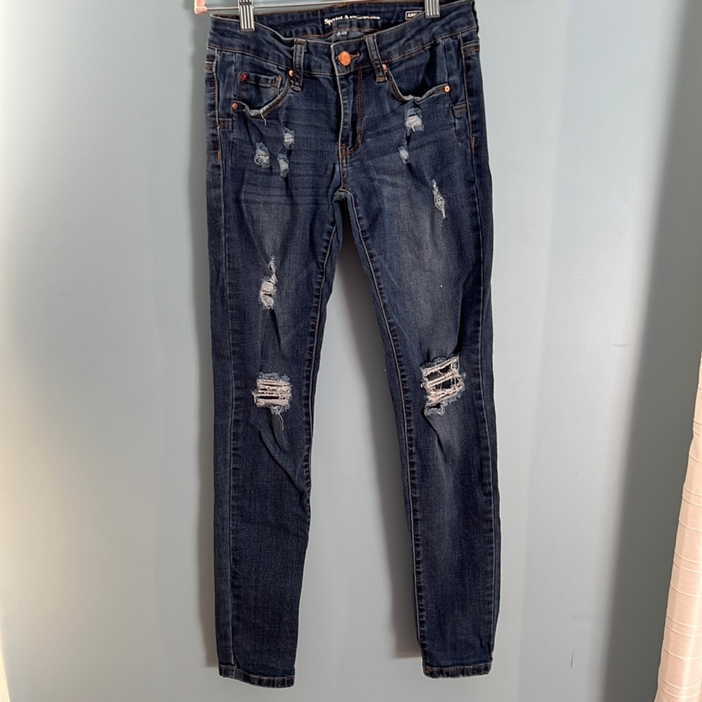 Cute, stretchy ripped jeans